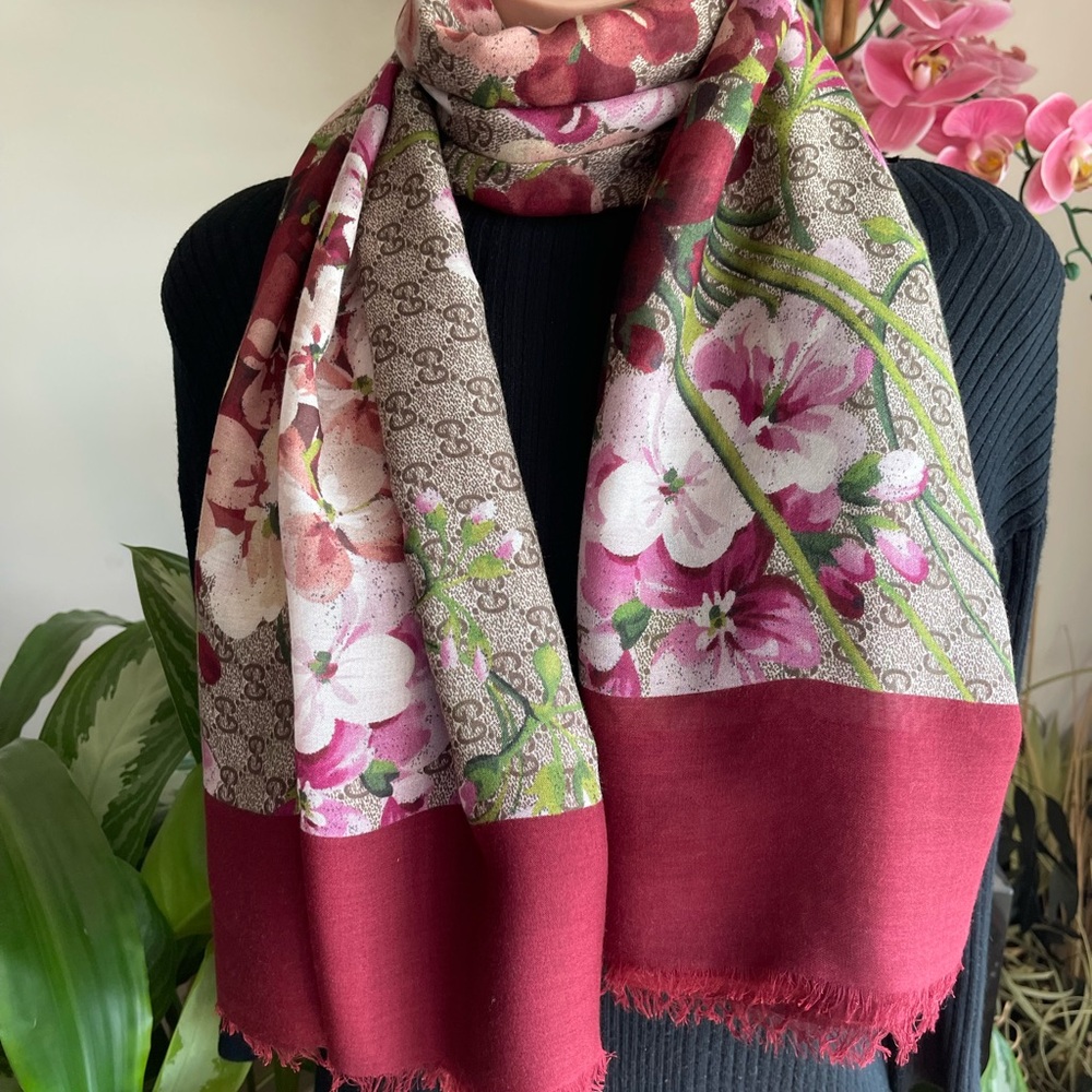 Gucci Monogram Floral Wool lightweight Wrap Shawl. - Picture 8 of 15